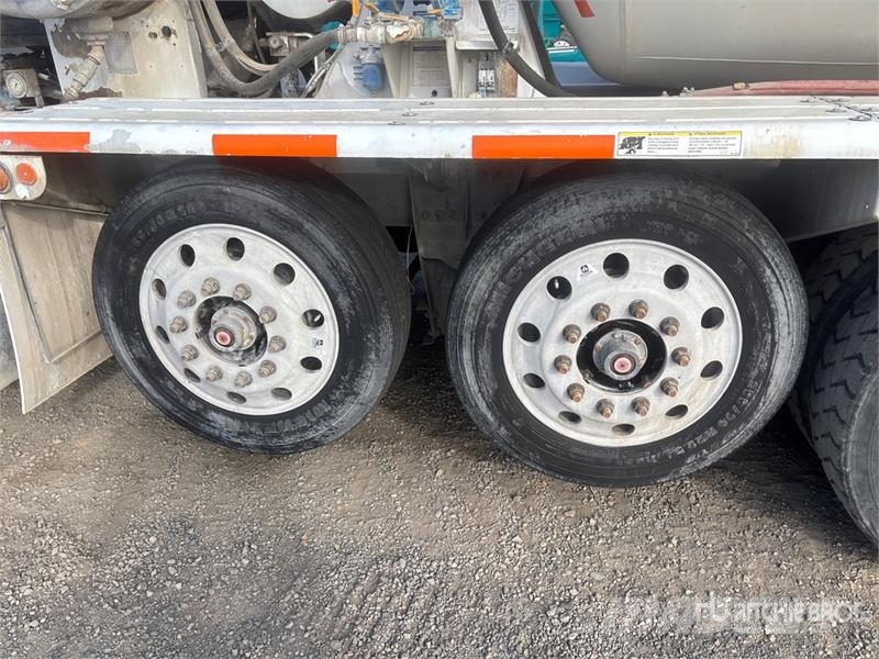 Peterbilt 567 12x4 Mixer Truck Camiões de betão