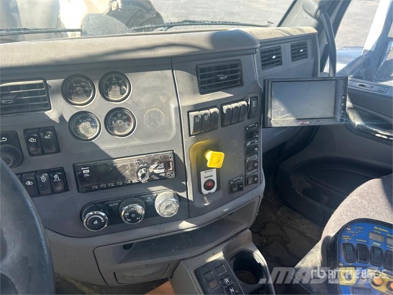 Peterbilt 567 12x4 Mixer Truck Автобетоносмесители