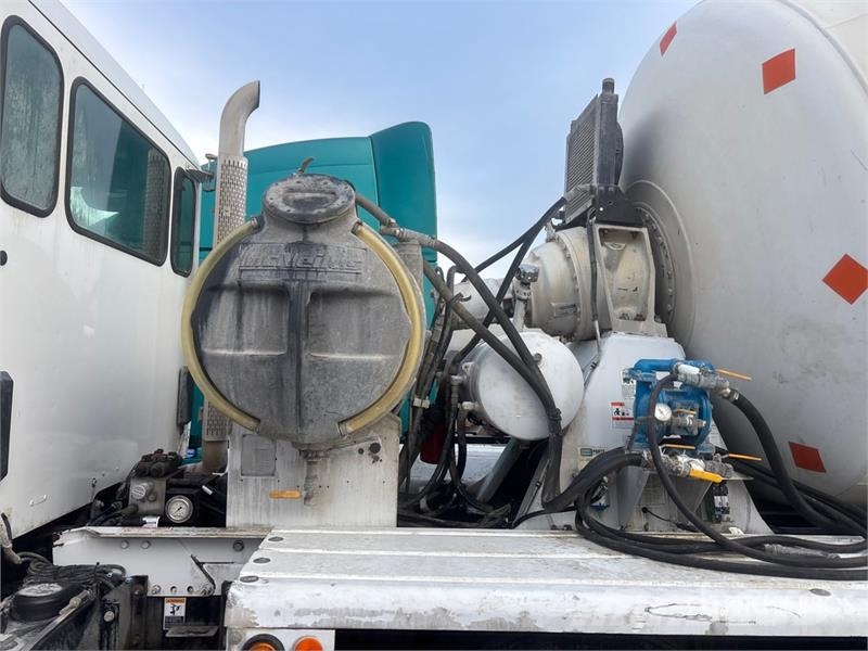Peterbilt 567 12x4 Mixer Truck Camiões de betão