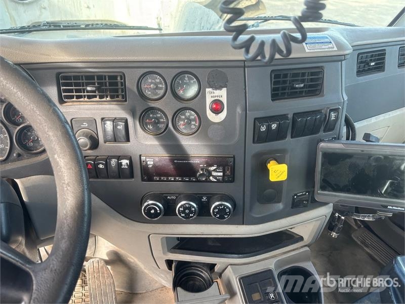 Peterbilt 567 12x4 Mixer Truck Camiões de betão
