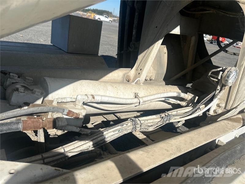 Peterbilt 567 12x4 Mixer Truck Автобетоносмесители
