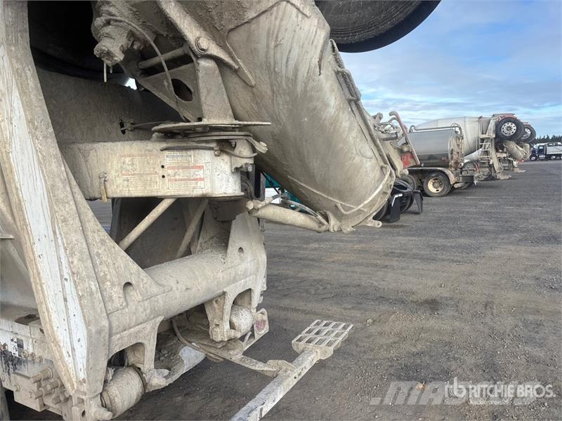 Peterbilt 567 12x4 Mixer Truck Camiões de betão