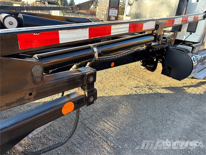 Peterbilt 567 6x4 Hooklift Truck Vinçli kamyonlar