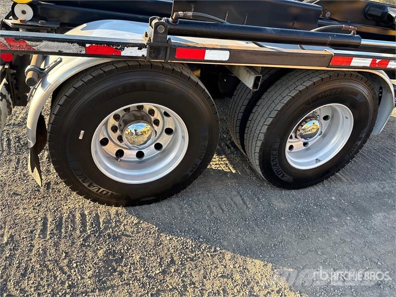 Peterbilt 567 6x4 Hooklift Truck Vinçli kamyonlar