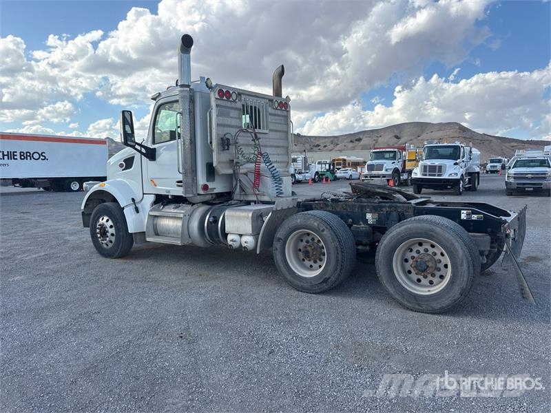 Peterbilt 567 6x4 T/A Day Cab Truck Tractor Vilcēji