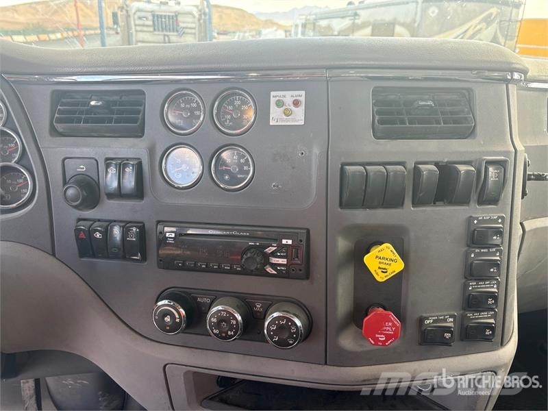 Peterbilt 567 6x4 T/A Day Cab Truck Tractor Vilcēji