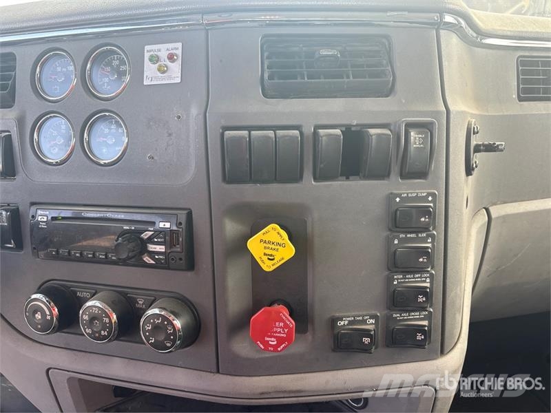 Peterbilt 567 6x4 T/A Day Cab Truck Tractor Vilcēji