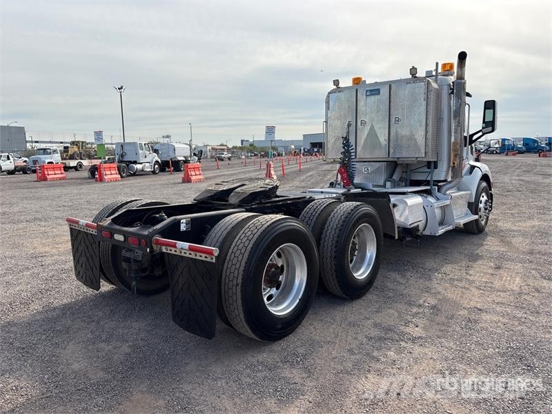 Peterbilt 579 Sadulveokid