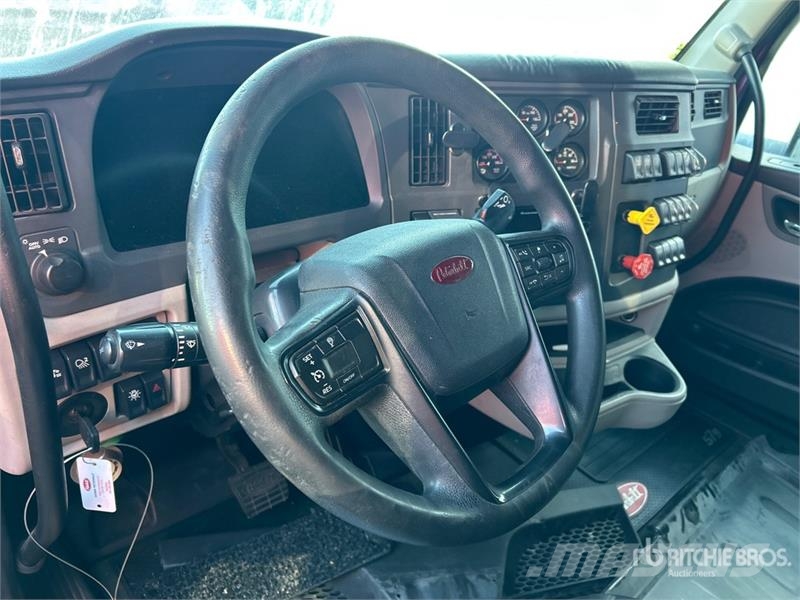 Peterbilt 579 Prime Movers