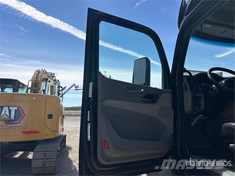 Peterbilt 579 Prime Movers