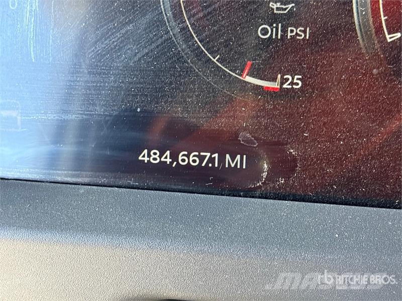 Peterbilt 579 中古トラクターヘッド | トレーラーヘッド