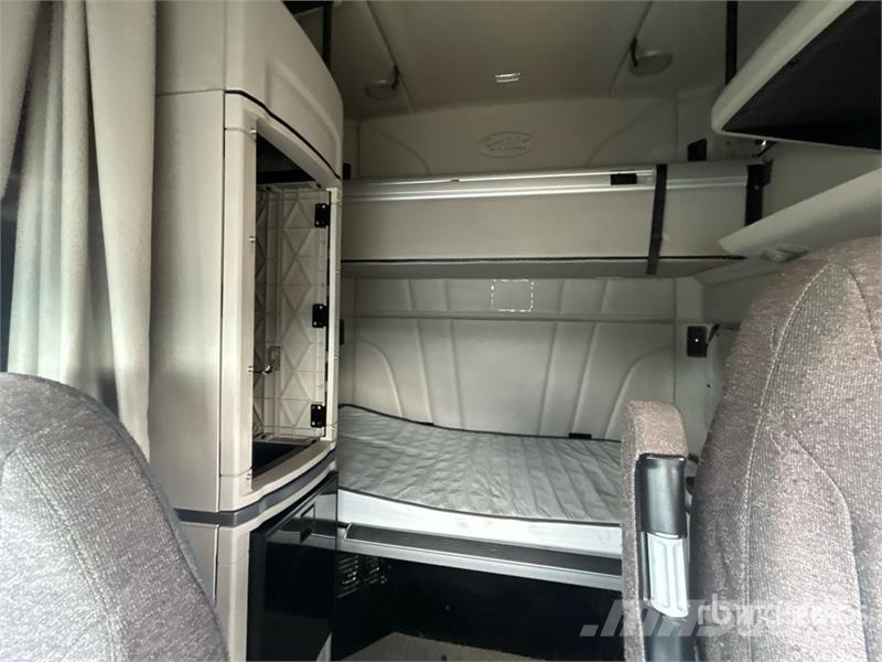 Peterbilt 579 Trekkers