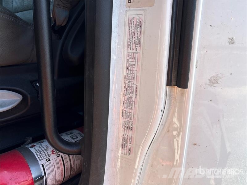 Peterbilt 579 中古トラクターヘッド | トレーラーヘッド