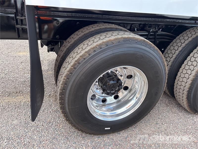 Peterbilt 579 4000 gal 6x4 Water Truck Water bowser