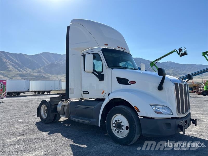 Peterbilt 579 4x2 S/A Day Cab Truck Tractor Tractor Units