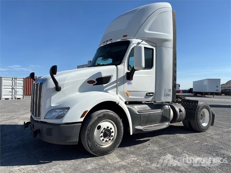 Peterbilt 579 4x2 S/A Day Cab Truck Tractor Tractor Units