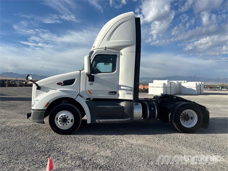Peterbilt 579 4x2 S/A Day Cab Truck Tractor وحدات الجر