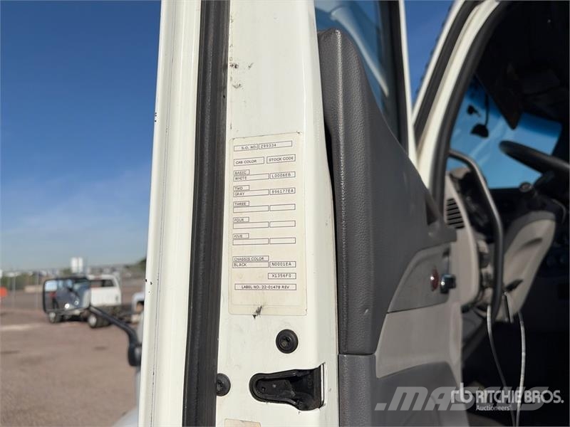 Peterbilt 579 4x2 S/A Day Cab Truck Tractor Vilcēji