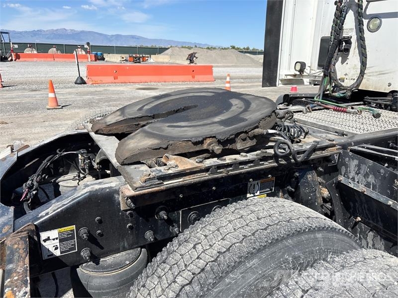 Peterbilt 579 4x2 S/A Day Cab Truck Tractor Tractor Units