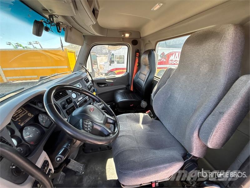 Peterbilt 579 4x2 S/A Day Cab Truck Tractor Tractor Units