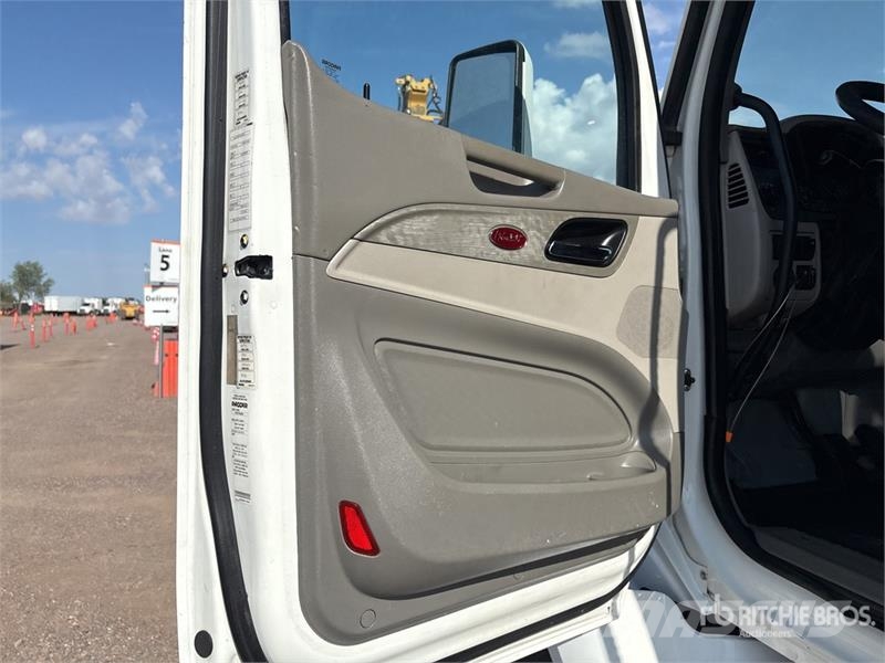 Peterbilt 579 4x2 S/A Day Cab Truck Tractor Prime Movers