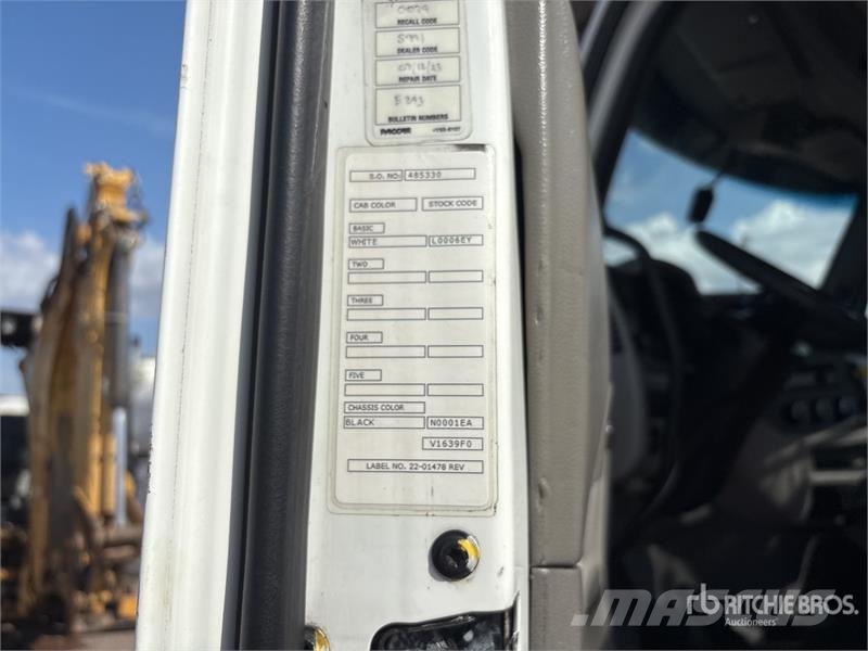 Peterbilt 579 4x2 S/A Day Cab Truck Tractor Prime Movers