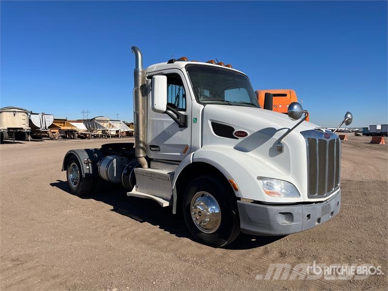 Peterbilt 579 4x2 S/A Day Cab Truck Tractor Vlačilci