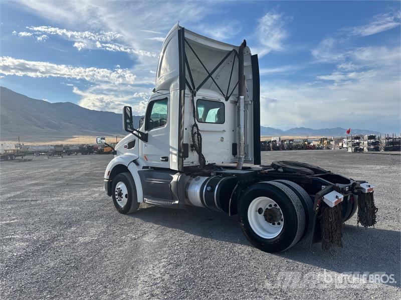 Peterbilt 579 4x2 S/A Day Cab Truck Tractor وحدات الجر