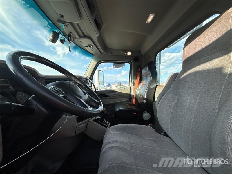 Peterbilt 579 4x2 S/A Day Cab Truck Tractor وحدات الجر
