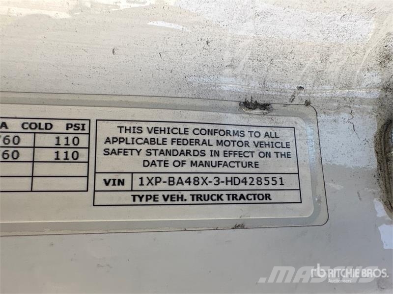 Peterbilt 579 4x2 S/A Day Cab Truck Tractor وحدات الجر