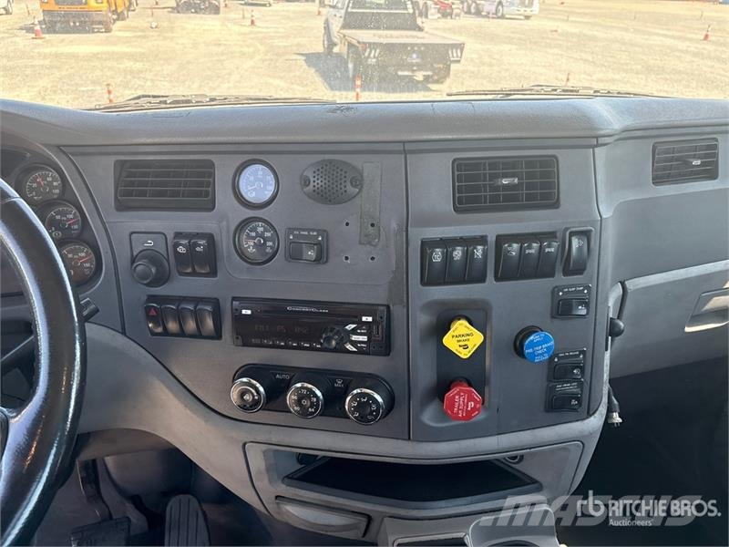 Peterbilt 579 4x2 S/A Day Cab Truck Tractor وحدات الجر