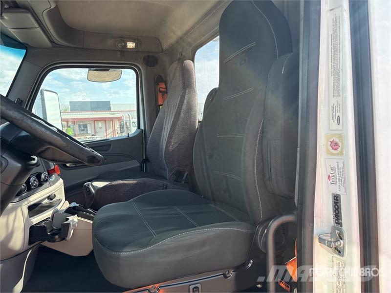 Peterbilt 579 4x2 S/A Day Cab Truck Tractor Prime Movers