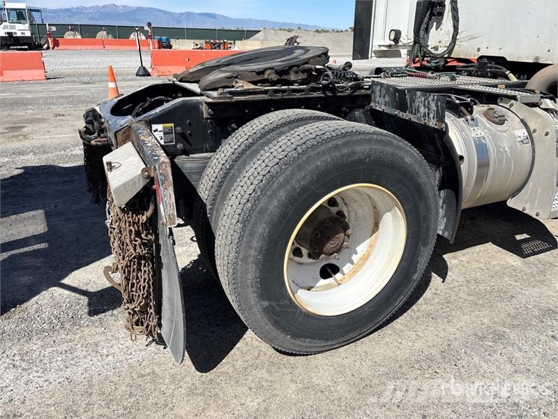 Peterbilt 579 4x2 S/A Day Cab Truck Tractor Tractor Units