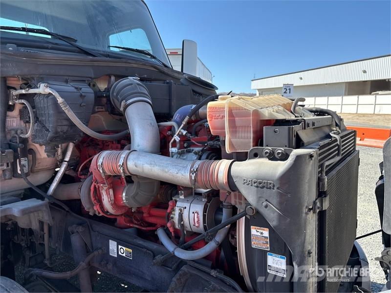 Peterbilt 579 4x2 S/A Day Cab Truck Tractor وحدات الجر