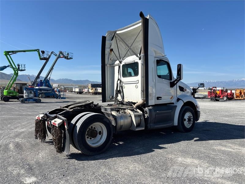 Peterbilt 579 4x2 S/A Day Cab Truck Tractor Tractor Units