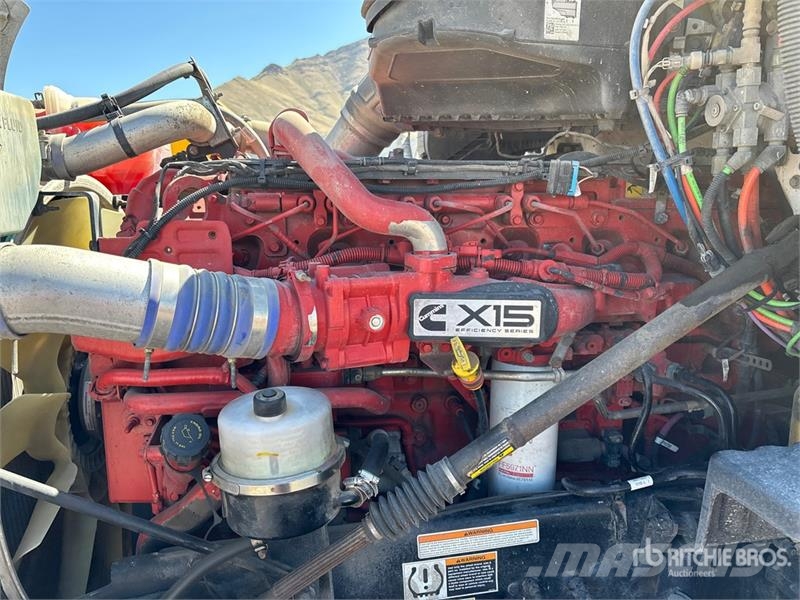 Peterbilt 579 4x2 S/A Day Cab Truck Tractor Tractor Units