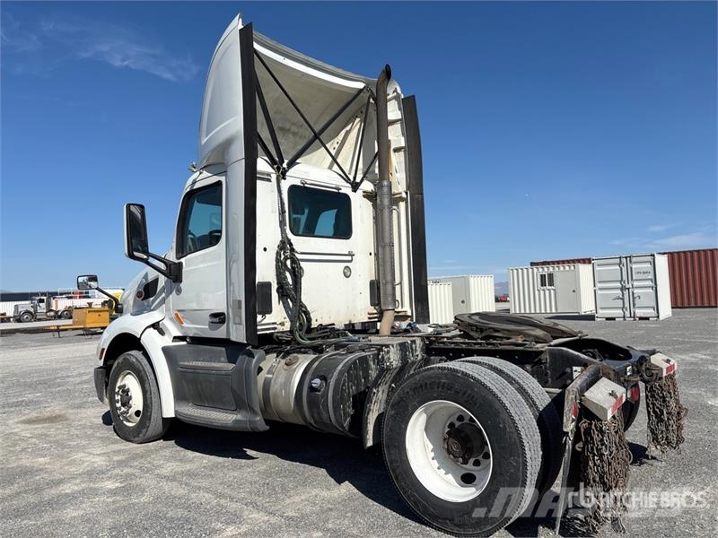 Peterbilt 579 4x2 S/A Day Cab Truck Tractor Tractor Units