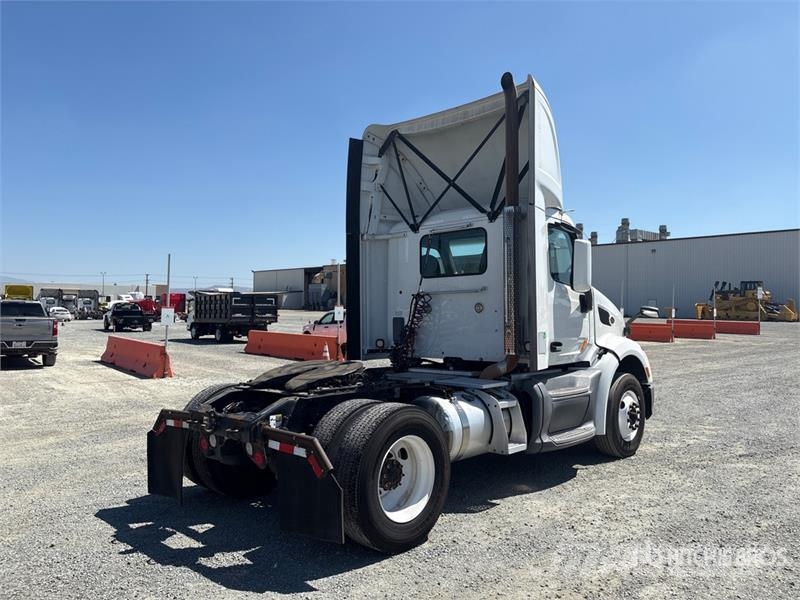 Peterbilt 579 4x2 S/A Day Cab Truck Tractor وحدات الجر
