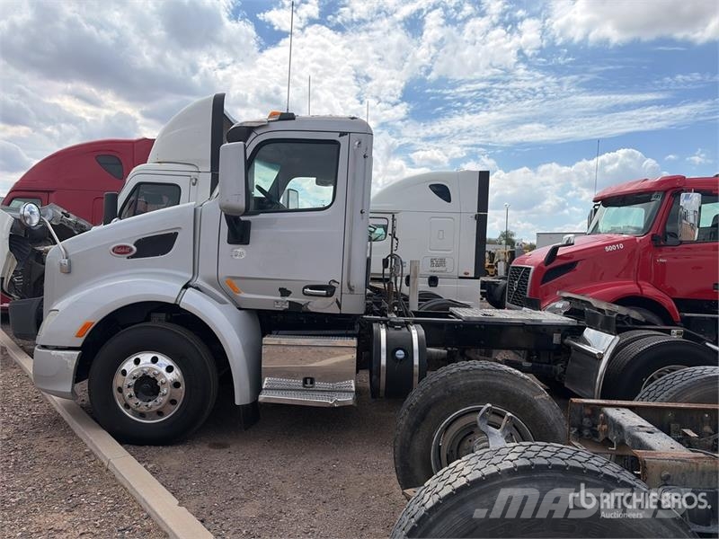Peterbilt 579 4x2 S/A Day Cab Truck Tractor (Inoperable) Trekkvogner
