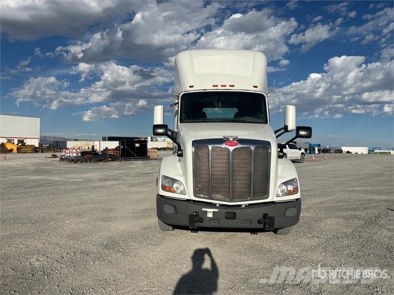 Peterbilt 579 4x2 S/A Day Cab Truck Tractor وحدات الجر