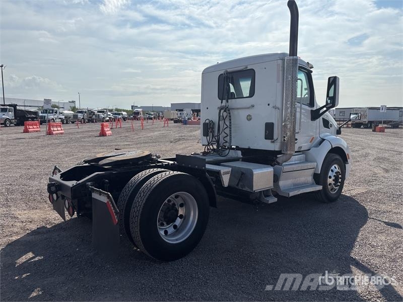 Peterbilt 579 4x2 S/A Day Cab Truck Tractor Prime Movers