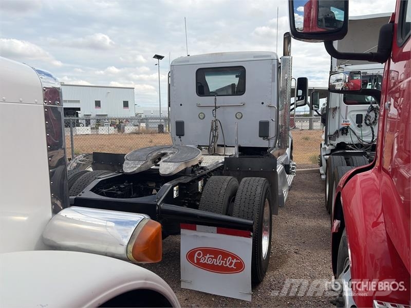 Peterbilt 579 4x2 S/A Day Cab Truck Tractor (Inoperable) Trekkvogner