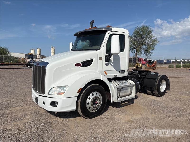 Peterbilt 579 4x2 S/A Day Cab Truck Tractor Prime Movers