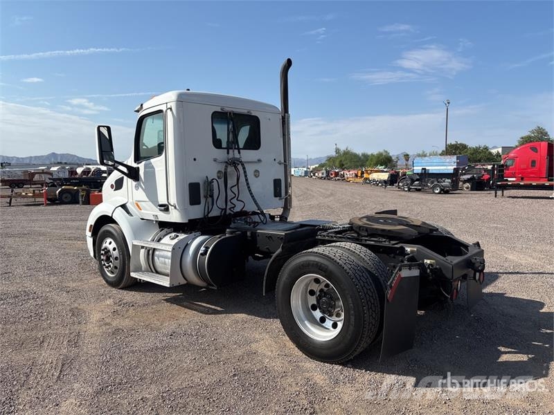 Peterbilt 579 4x2 S/A Day Cab Truck Tractor Prime Movers
