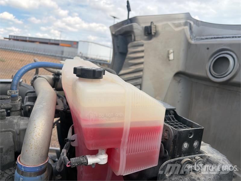 Peterbilt 579 4x2 S/A Day Cab Truck Tractor (Inoperable) Trekkvogner