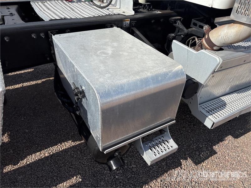Peterbilt 579 4x2 S/A Day Cab Truck Tractor Prime Movers