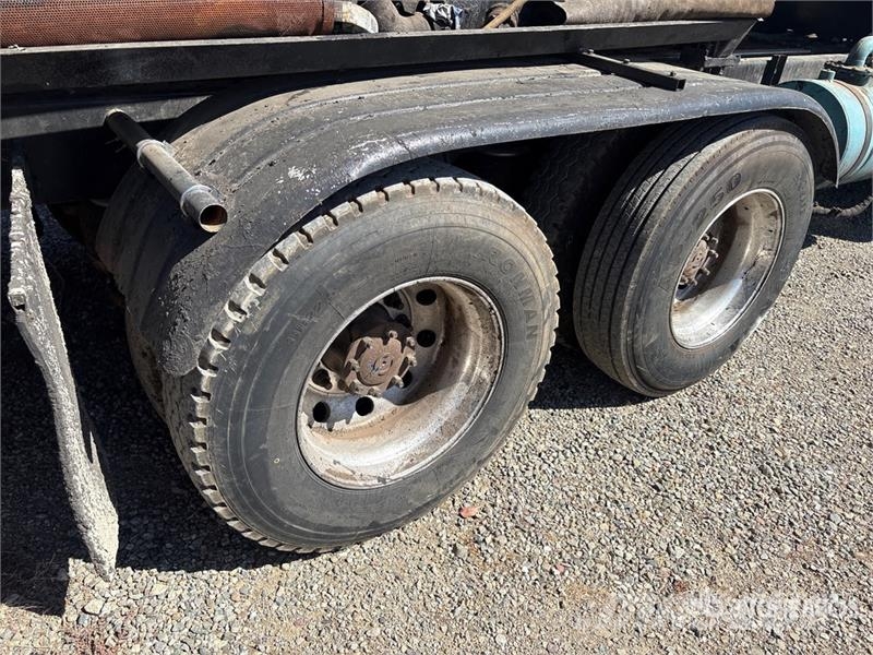 Peterbilt 579 6x4 Asphalt Distributor Truck Tovornjaki cisterne