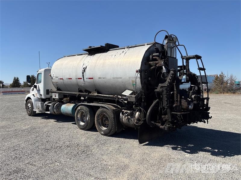 Peterbilt 579 6x4 Asphalt Distributor Truck Tovornjaki cisterne
