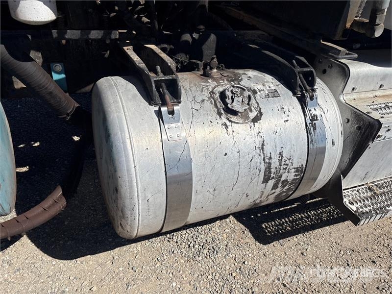 Peterbilt 579 6x4 Asphalt Distributor Truck Tovornjaki cisterne