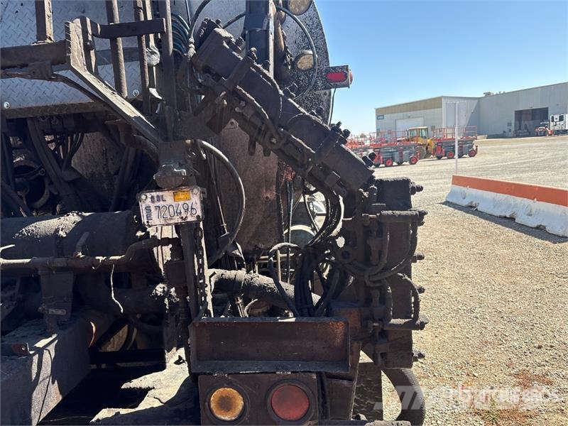 Peterbilt 579 6x4 Asphalt Distributor Truck Tovornjaki cisterne